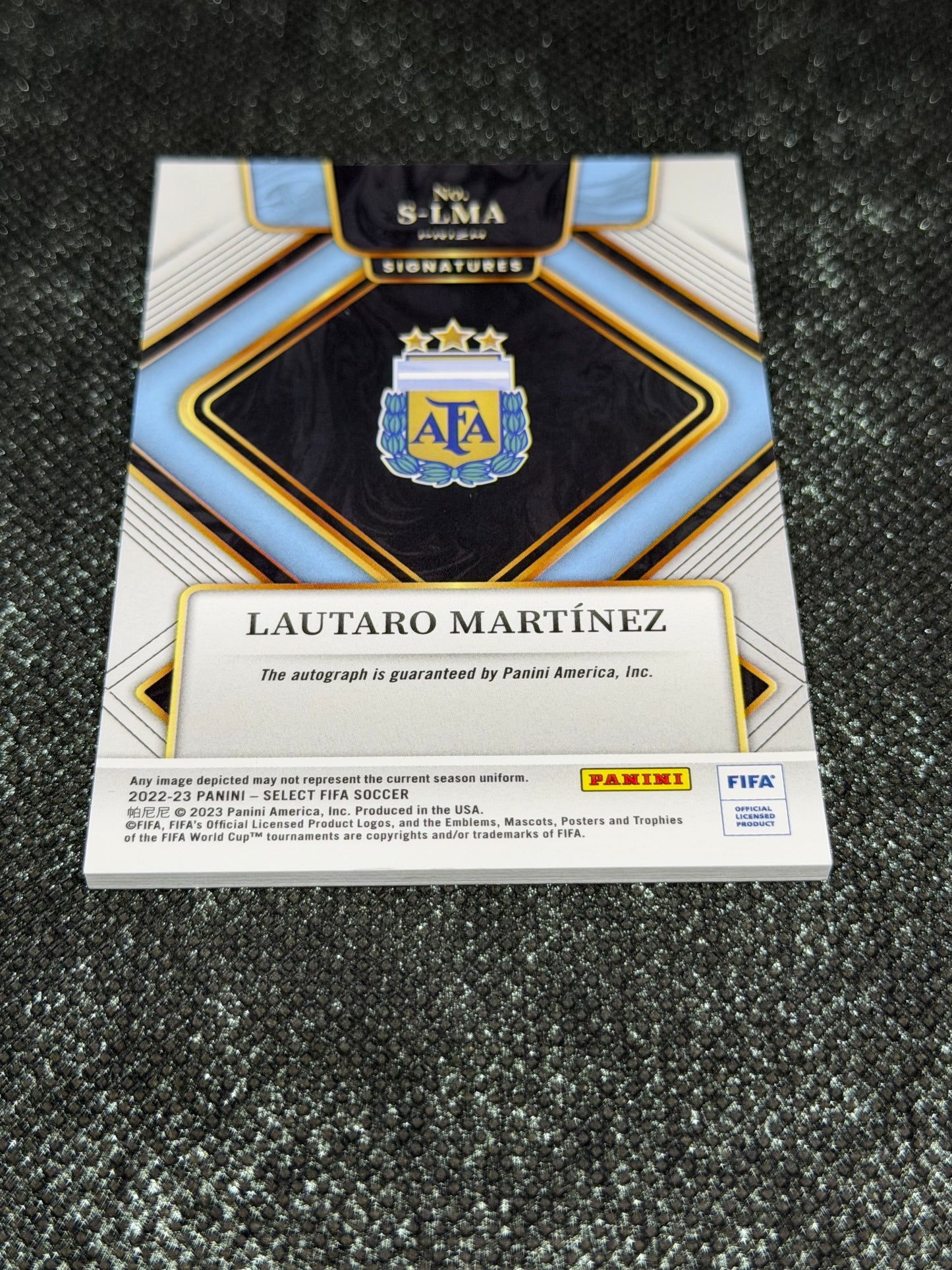 2022-23 Panini Select FIFA Soccer Signatures Base - Lautaro Martinez