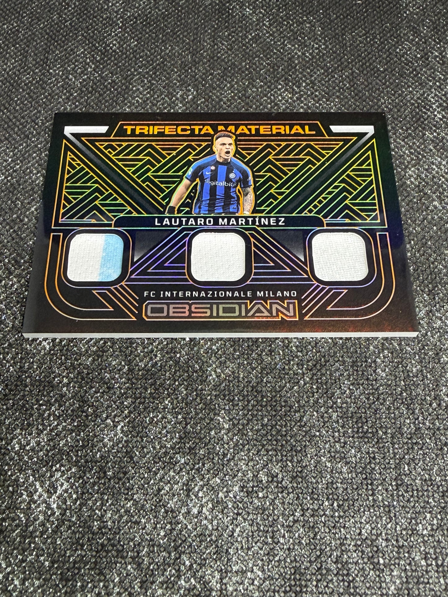 2022-23 Panini Obsidian Trifecta Material 49/75 - Lautaro Martinez