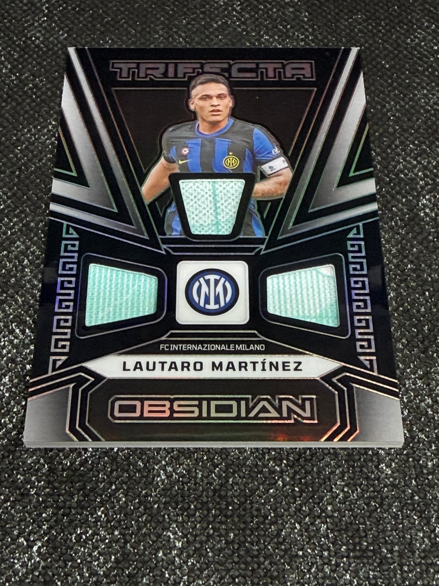 2023-24 Panini Obsidian Soccer Trifecta Material 02/49 - Lautaro Martinez
