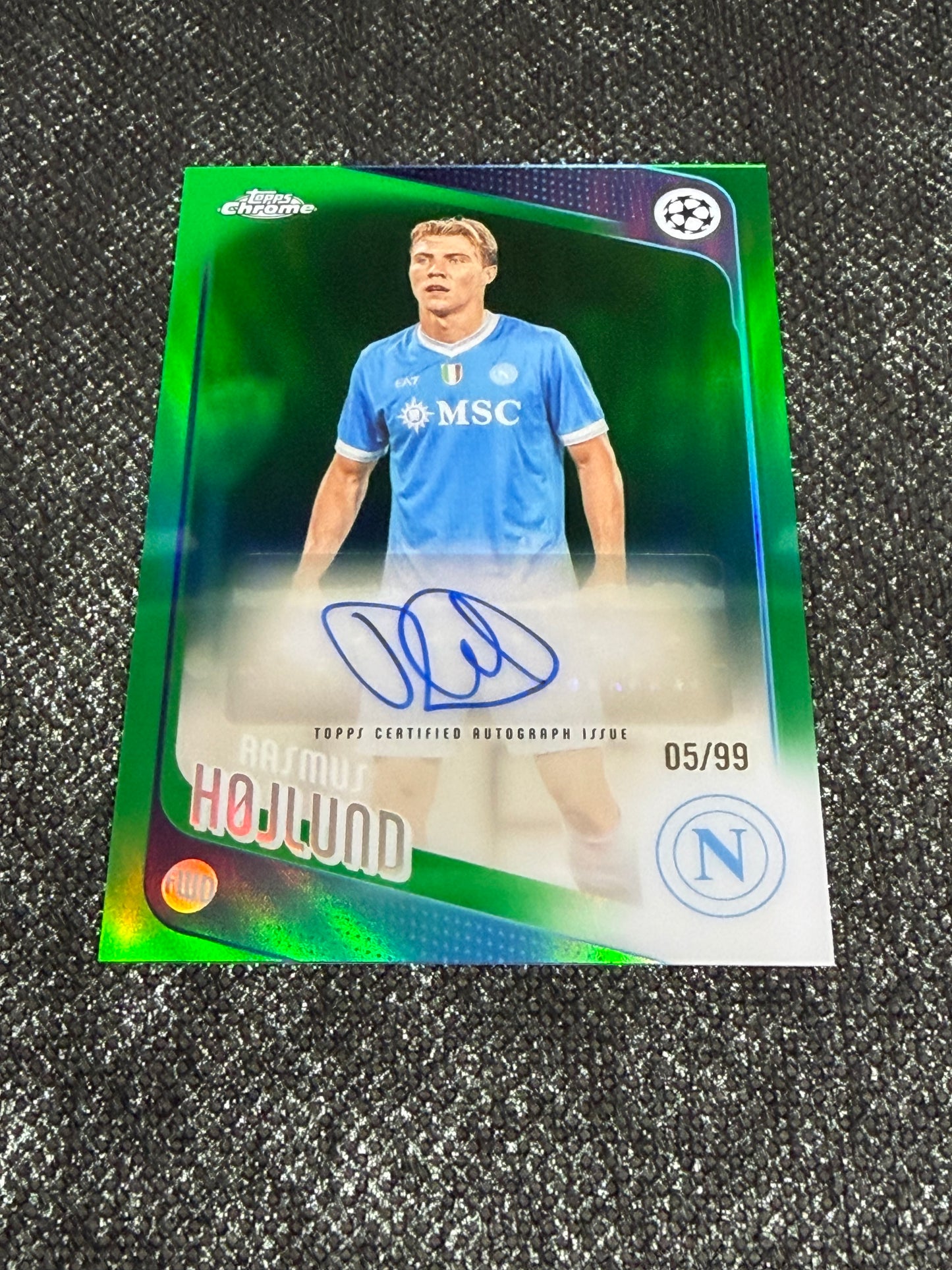 2025-26 Topps Chrome UEFA Club Competitions Green Autograph Card 85/99 - Rasmus Hojlund