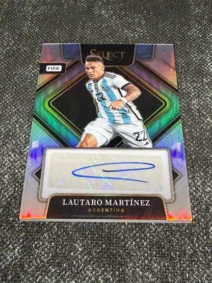 2022-23 Panini Select FIFA Soccer Signatures Base - Lautaro Martinez