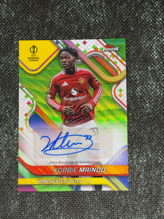 2024-25 Topps Finest UEFA Club Competitions Base Card Autograph Variation Green 83/99 - Kobbie Mainoo
