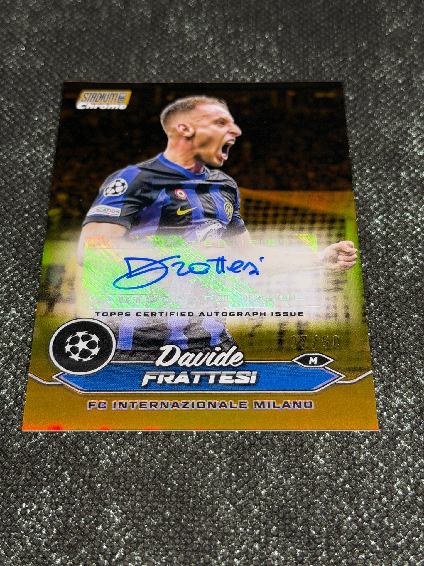 2023-24 Topps Stadium Club Chrome UEFA Champions League Autograph Card Gold 37/50 - Davide Frattesi