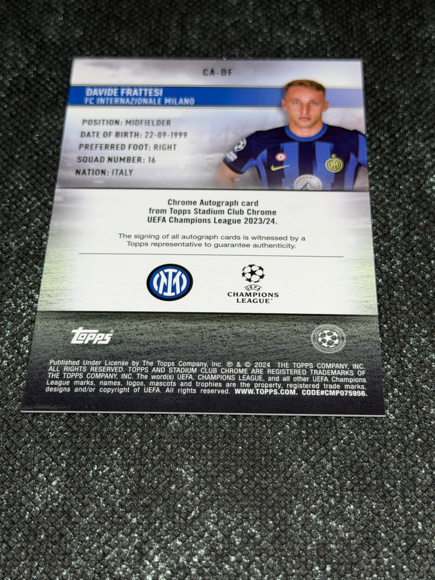 2023-24 Topps Stadium Club Chrome UEFA Champions League Autograph Card Gold 37/50 - Davide Frattesi