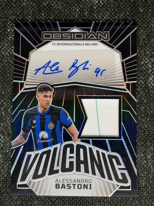2023-24 Panini Obsidian Soccer Volcanic Materials Autograph 096/199 - Alessandro Bastoni