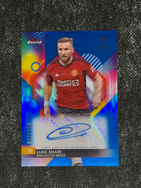 2023-24 Topps Finest UEFA Champions League Base Card Autograph Variation Blue 067/150 - Luke Shaw