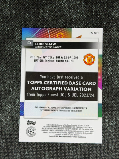 2023-24 Topps Finest UEFA Champions League Base Card Autograph Variation Blue 067/150 - Luke Shaw