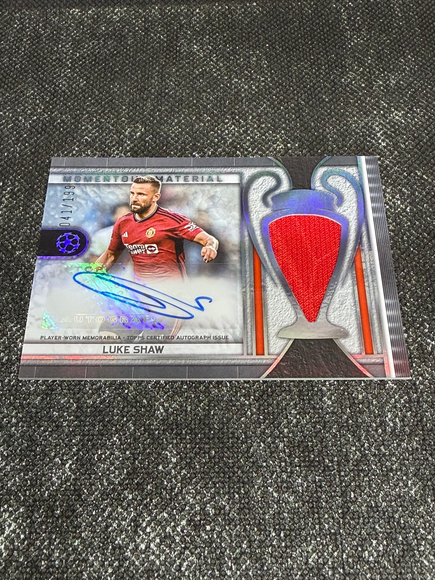 2023-24 Topps Museum Collection Momentous Material Jumbo Autograph Card 041/199 - Luke Shaw