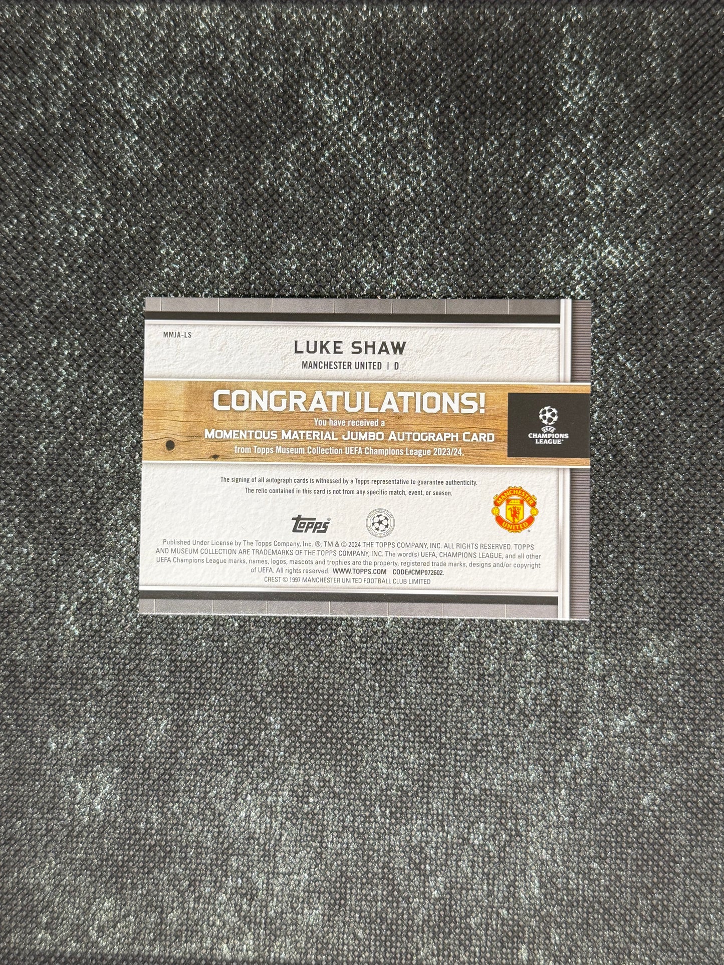2023-24 Topps Museum Collection Momentous Material Jumbo Autograph Card 041/199 - Luke Shaw