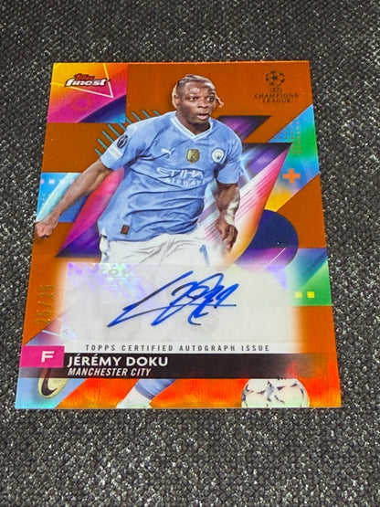 2023-24 Topps Finest UEFA Champions League Base Card Autograph Variation Orange 25/25 - Jeremy Doku