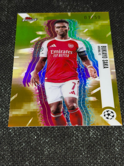 2025-26 Topps Finest Hologlow Insert Gold Variation 01/50 = 1/1 (Case Hit - SSP) - Bukayo Saka