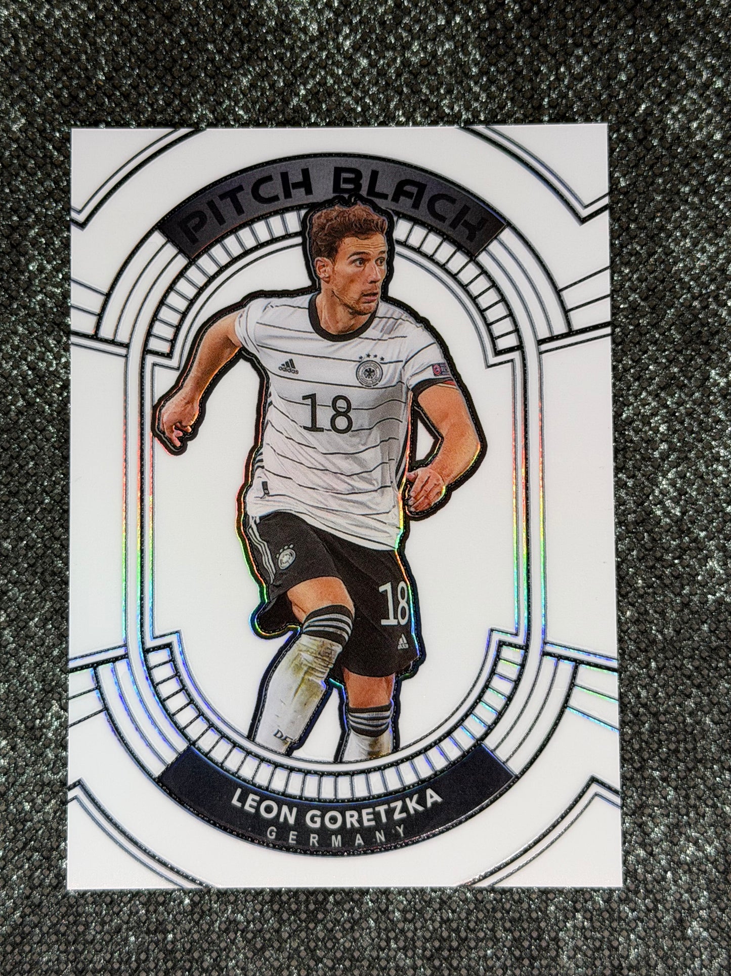 2020-21 Panini - Obsidian Soccer Pitch Black Insert (Case Hit) 9/9 - Leon Goretzka