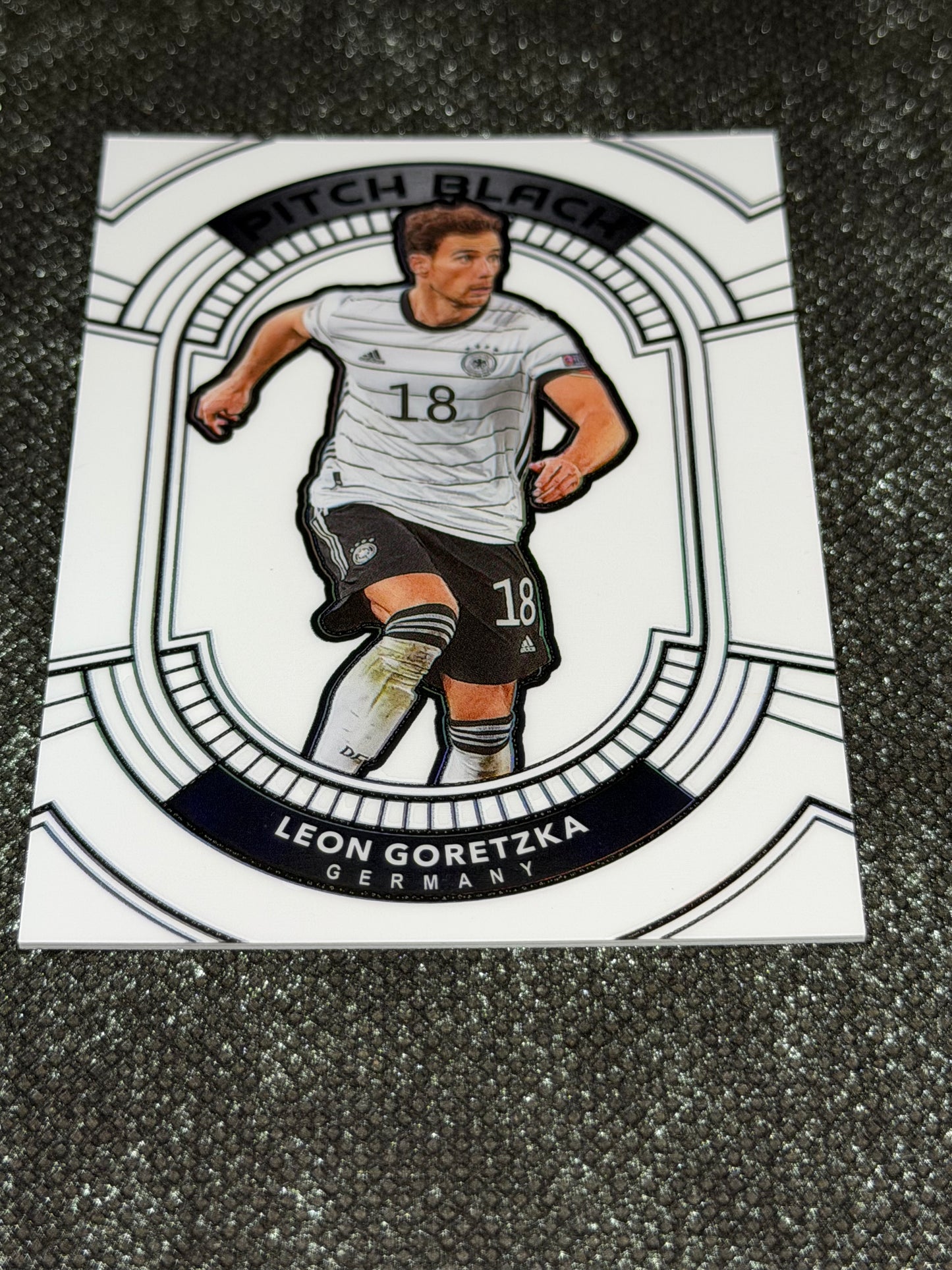 2020-21 Panini - Obsidian Soccer Pitch Black Insert (Case Hit) 9/9 - Leon Goretzka