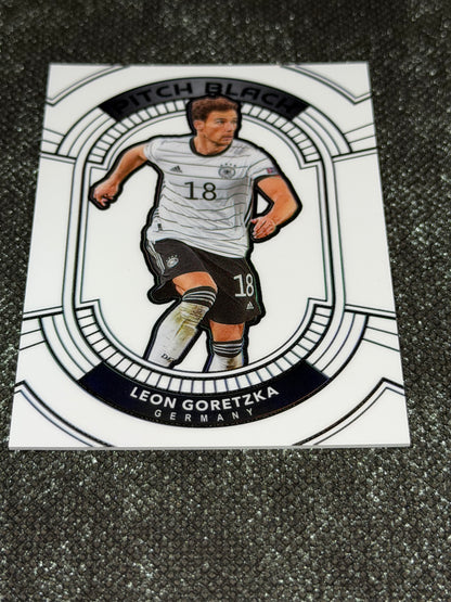 2020-21 Panini - Obsidian Soccer Pitch Black Insert (Case Hit) 9/9 - Leon Goretzka