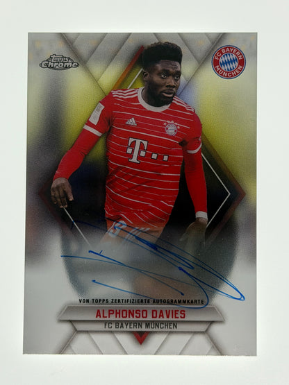 2023 Topps Chrome FC Bayern Munchen Team Set On-Card Autograph 20/75 - Alphonso Davies